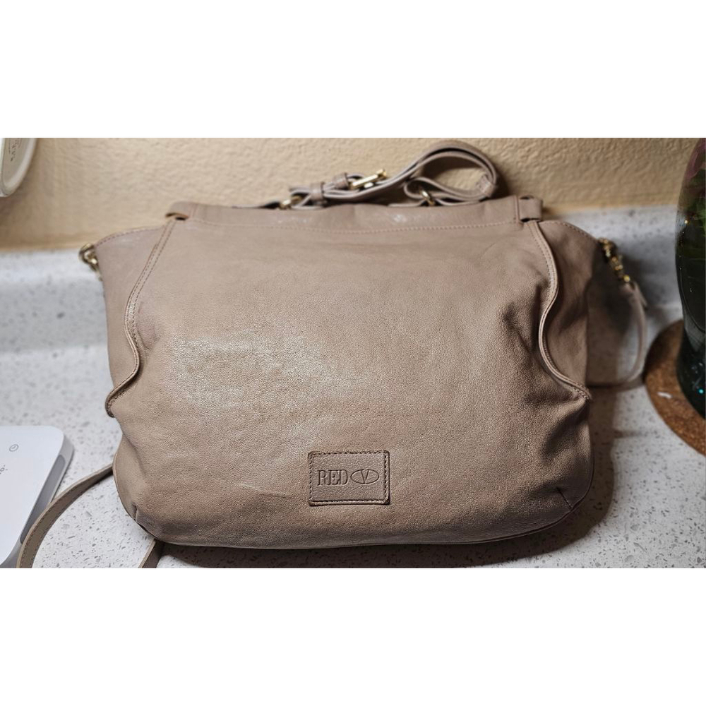 Charming Red(V) leather 2 way wear cross-body with a stylish fringe bow detail - Picture 4 of 12